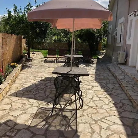 Apartment Petros Kondoyenadha