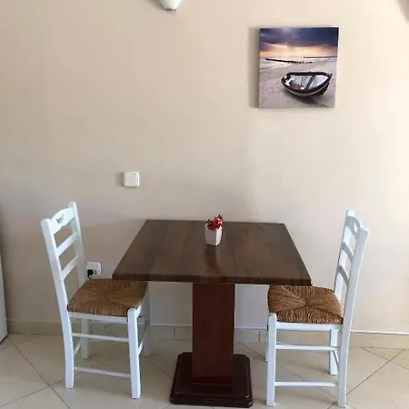 Petros Apartment Kondoyenadha